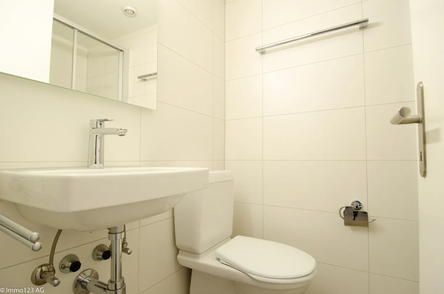 Studio rénové à Lucerne - Photo 3 sur 4
