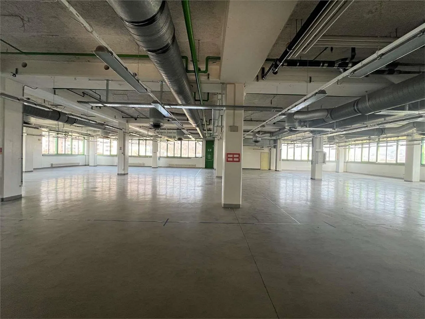Réf. 2572 Bioggio spacieux complexe commercial/de bureaux - Photo 2 sur 2