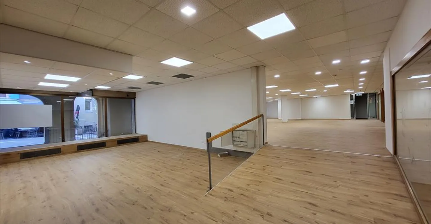 51 Rue des Moulins, Neuchâtel - 360m2 renovated space in 2025 - Photo 1 of 7