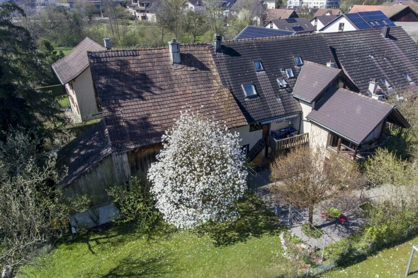 Characterful and spacious single-family house in the heart of Küttigen - Photo 2 of 9