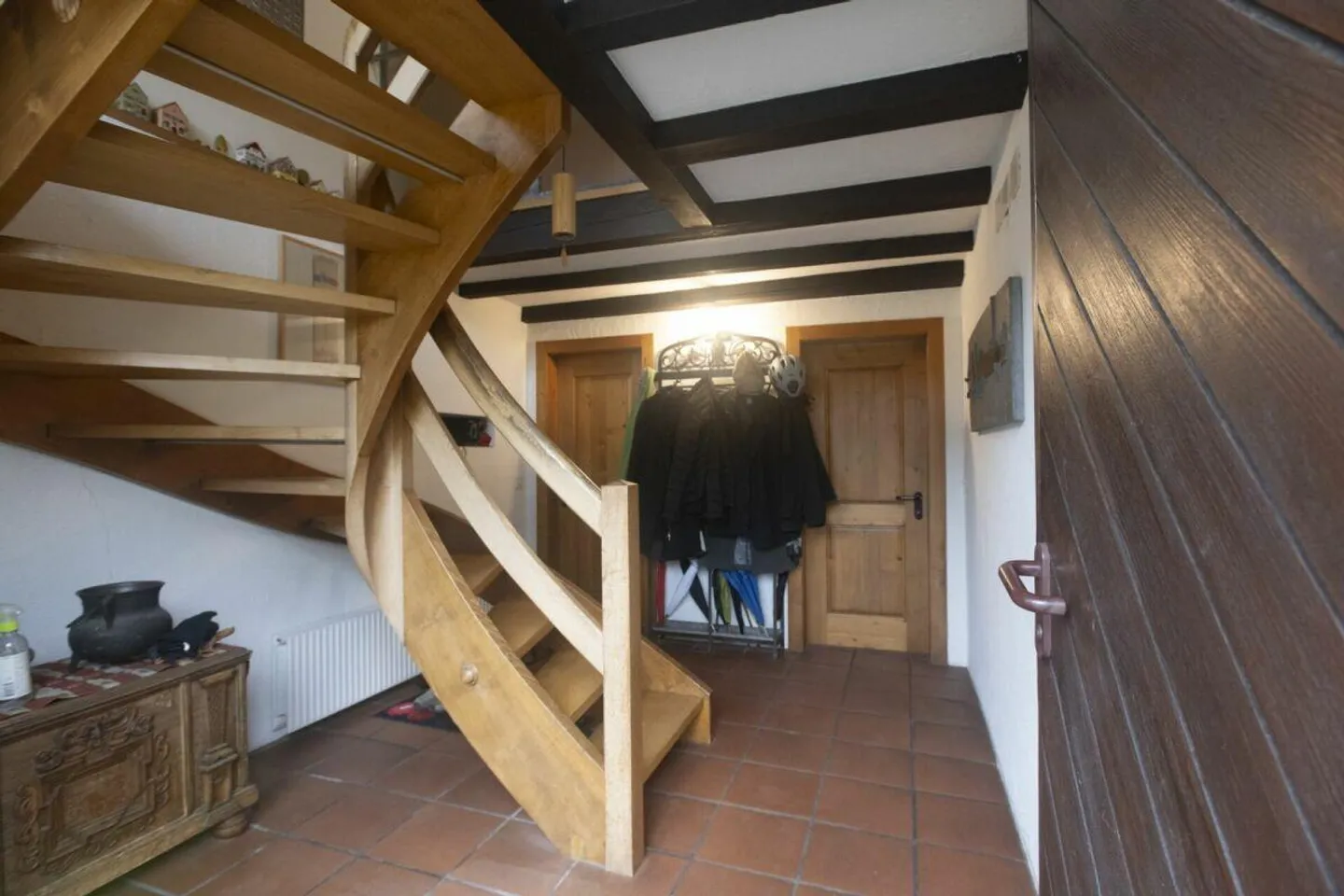 Characterful and spacious single-family house in the heart of Küttigen - Photo 3 of 9
