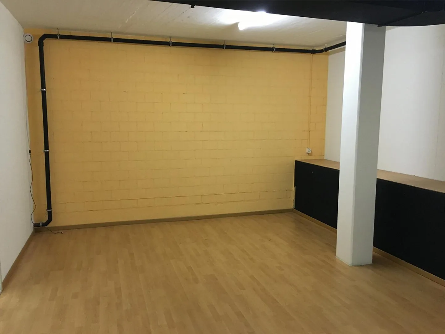 Espace de vente / showroom ou bureau moderne et attrayant - Photo 8 sur 10