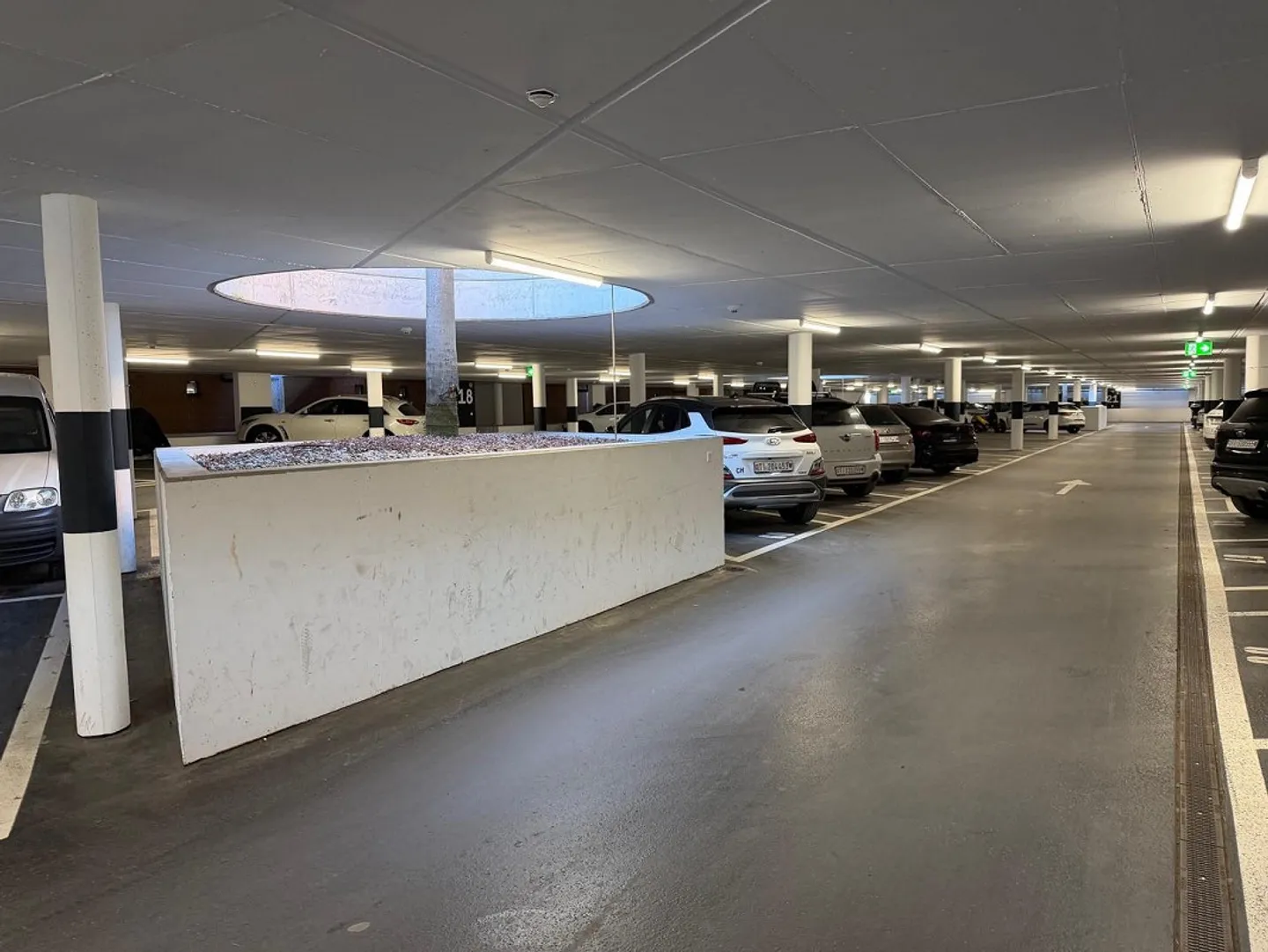 Place de parking dans le garage souterrain également pour voitures électriques à Agno - Photo 2 sur 2