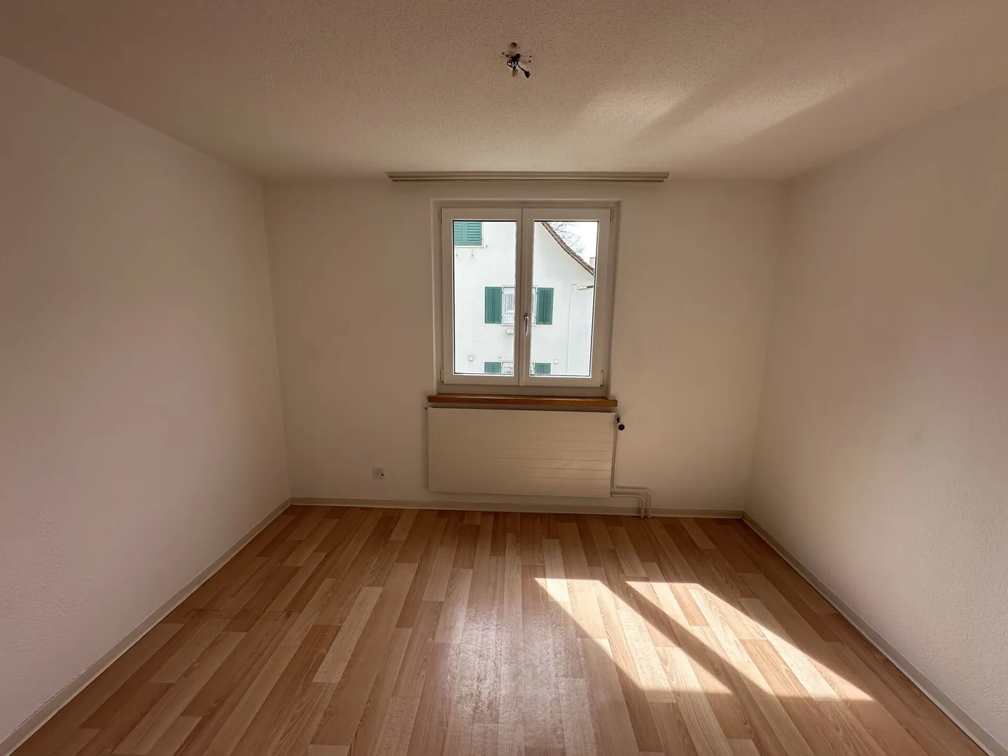 Haus direkt hinter Bahnhof Uster / befristet 1 Jahr - Foto 5 von 14