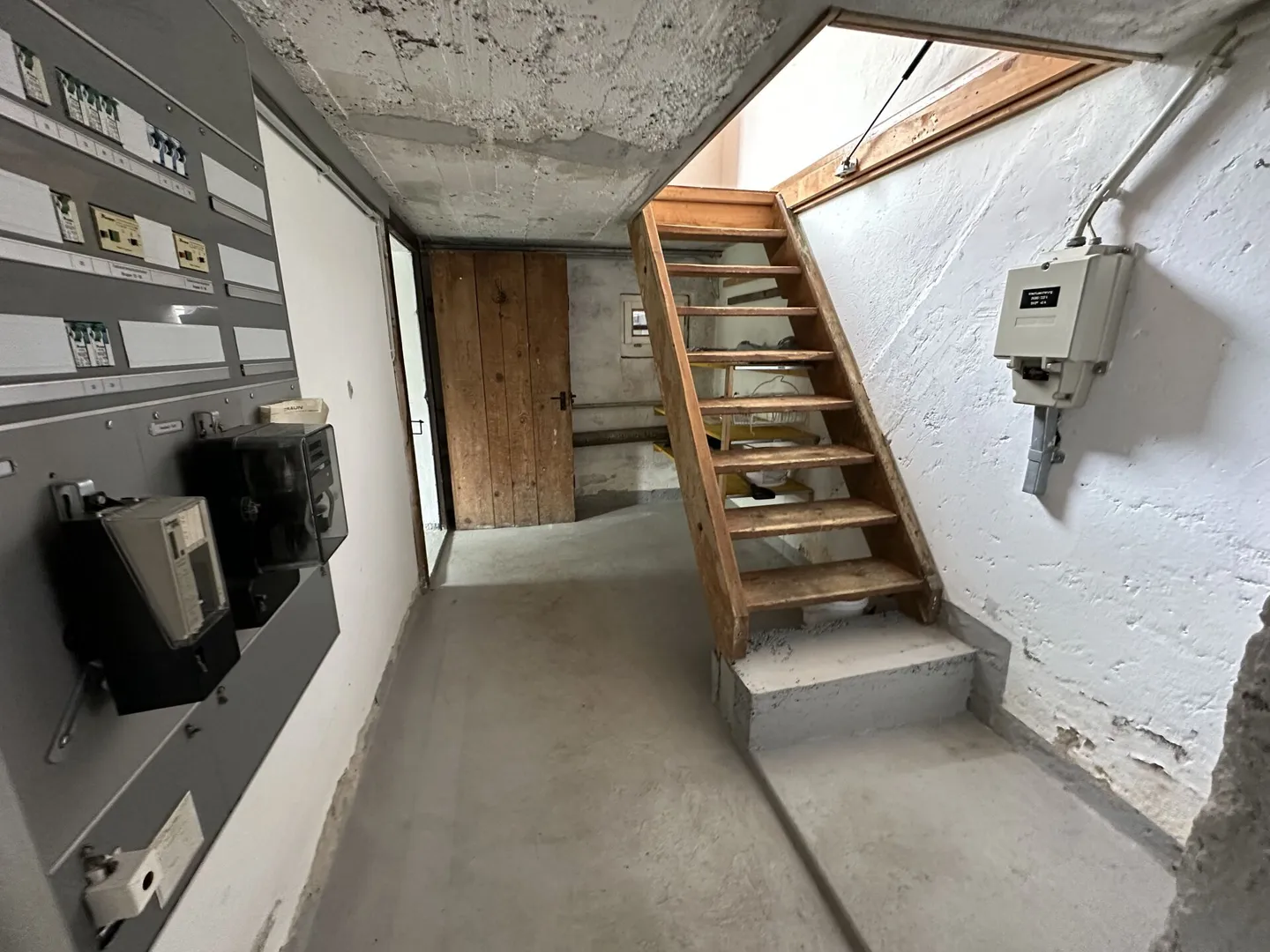 Haus direkt hinter Bahnhof Uster / befristet 1 Jahr - Foto 10 von 14