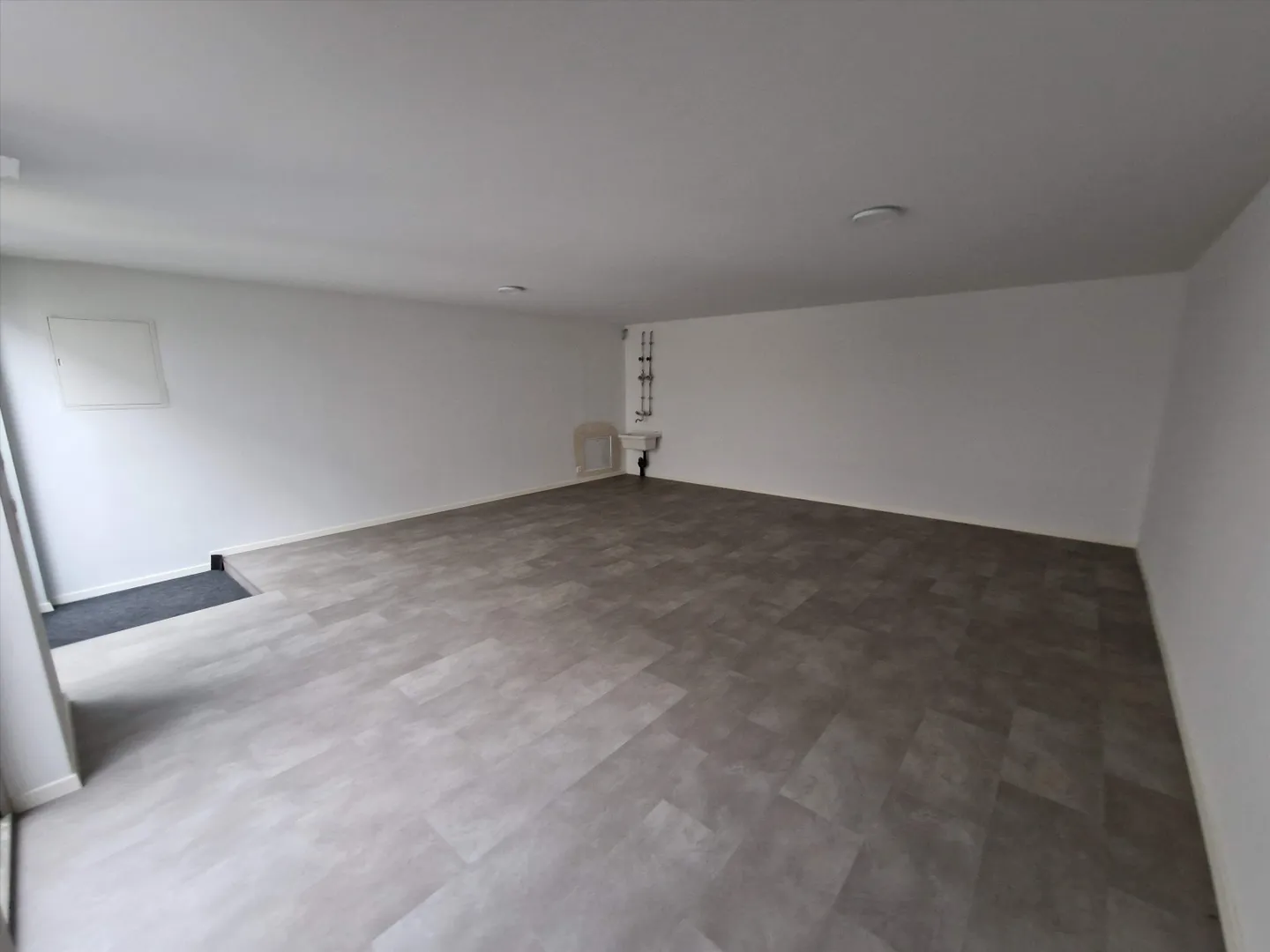 Local commercial ou de loisirs de 85m2 dans un développement moderne - Photo 3 sur 4