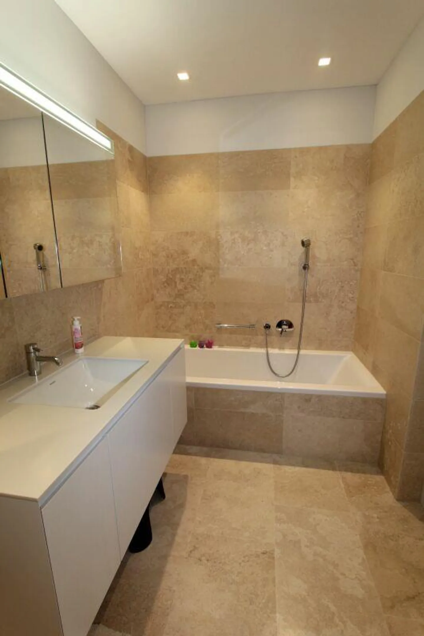 For rent in Minusio, modern 3.5 room apartment with garden - Photo 10 of 13