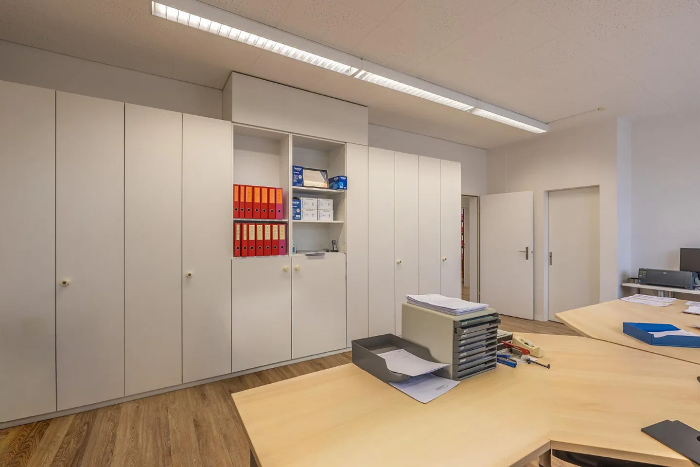 Spacious office premises in a central location - Photo 5 of 13