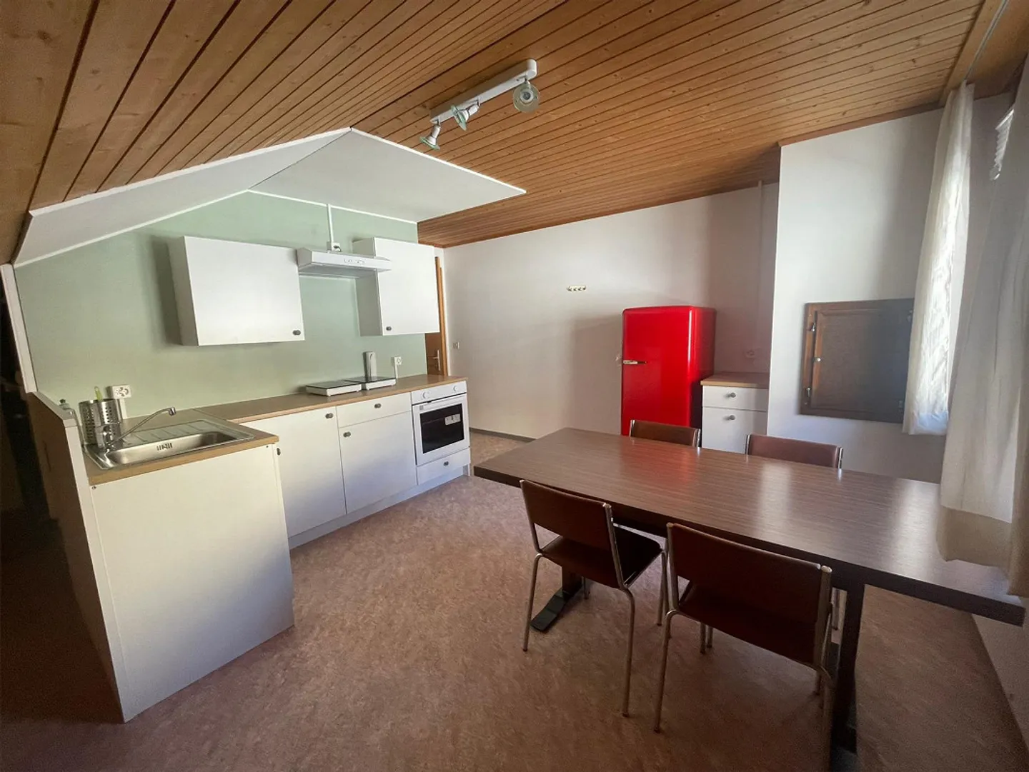Beautiful attic apartment with large south balcony - Photo 2 of 9