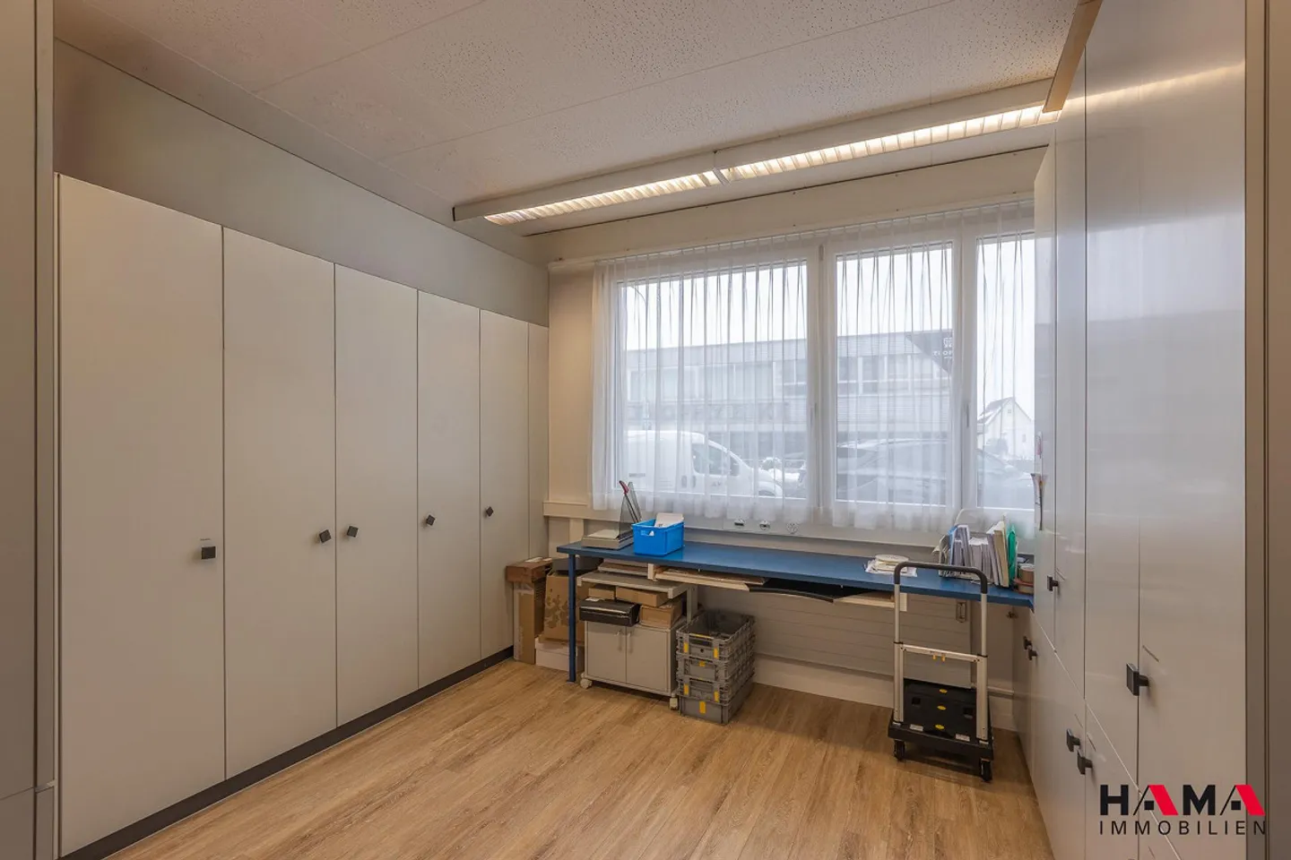 Spacious office premises in a central location - Photo 9 of 13