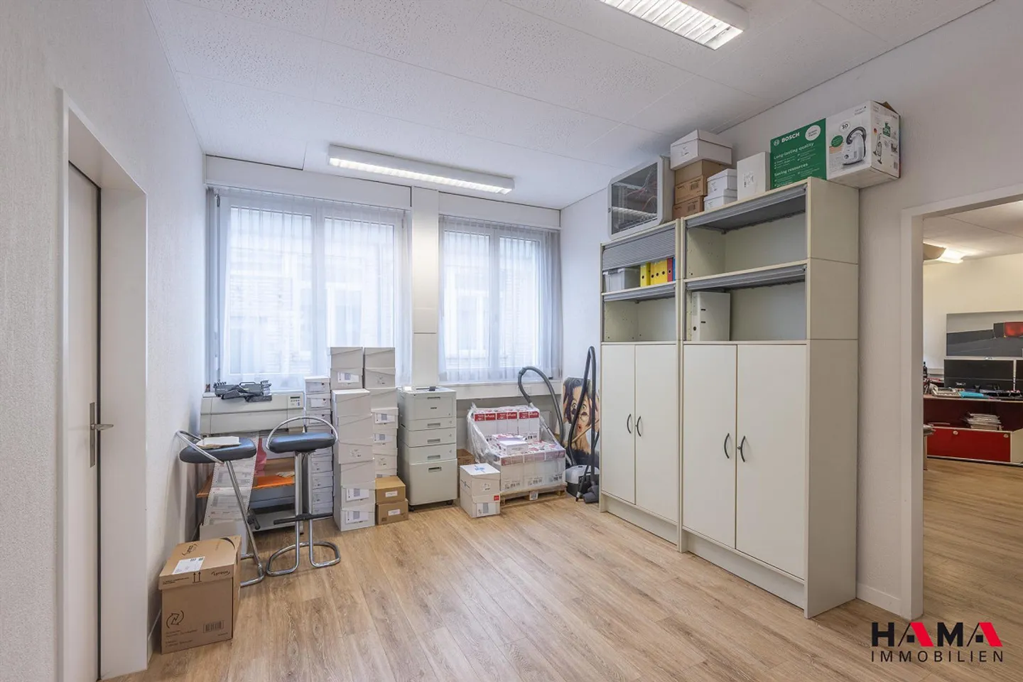 Spacious office premises in a central location - Photo 8 of 13