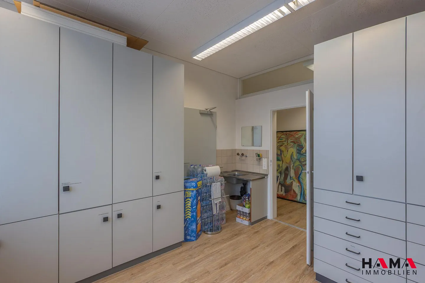 Spacious office premises in a central location - Photo 10 of 13