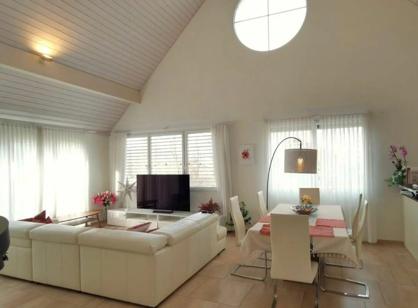 Appartement en duplex de 5,5 pièces au centre de Nussbaumen - Photo 1 sur 7