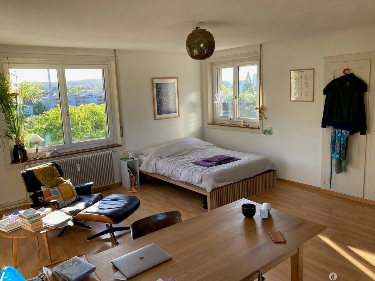 Charming 1-room apartment with beautiful view in Biel - Photo 2 of 9