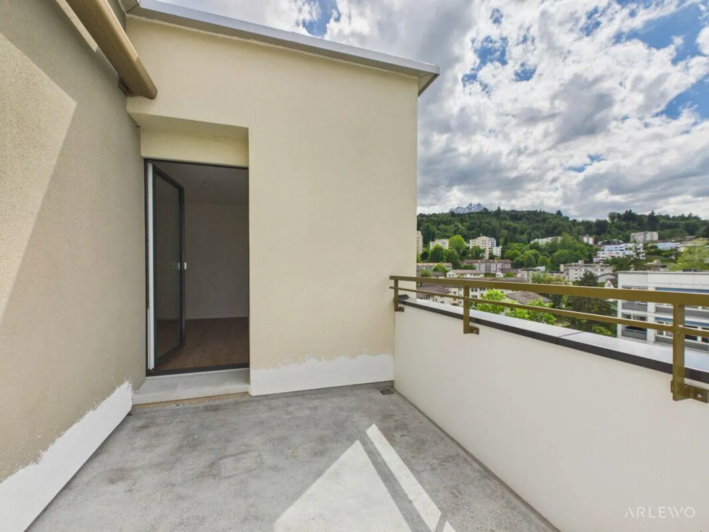 Penthouse Apartment with a View - Photo 7 of 16
