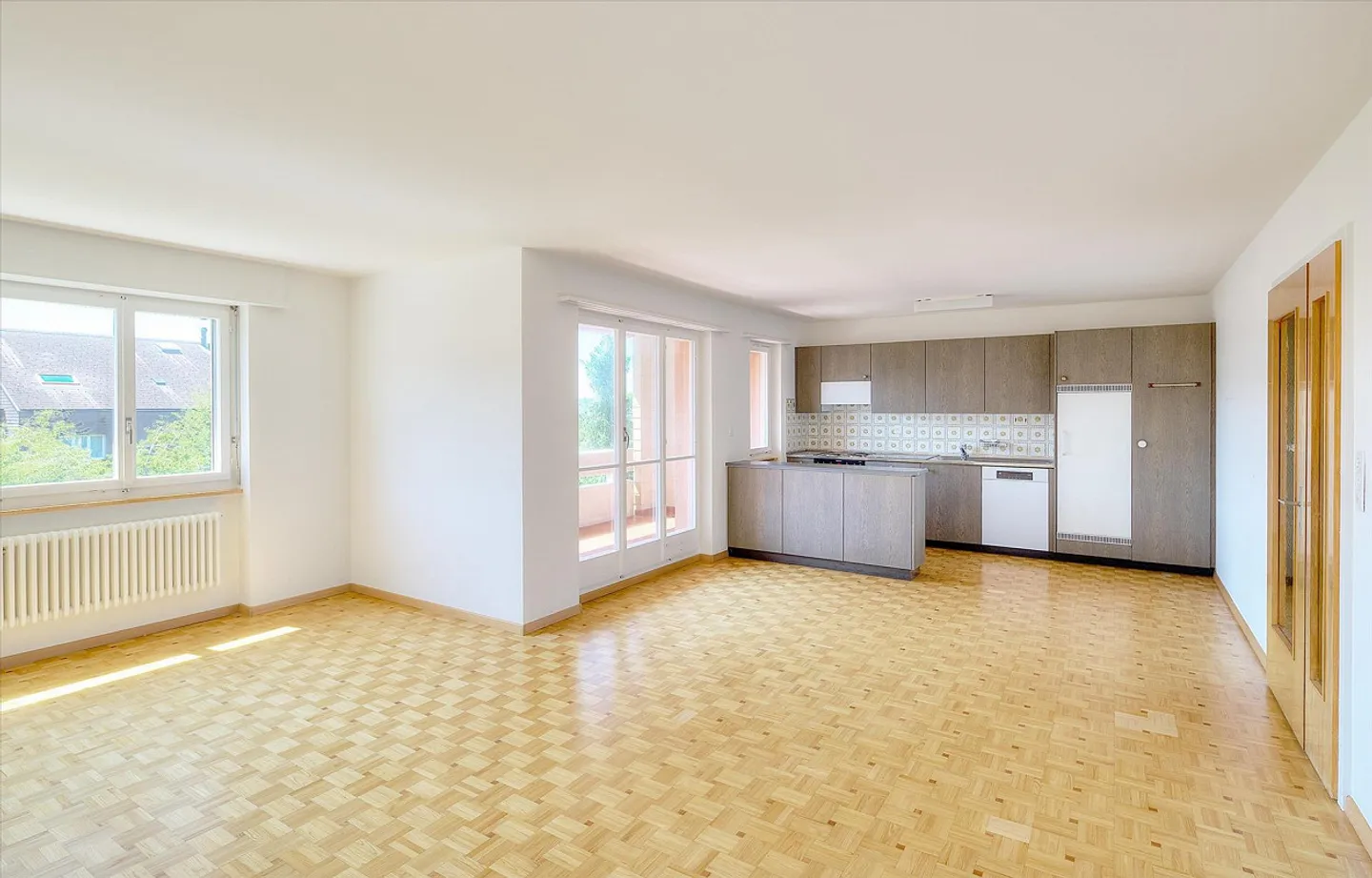 Appartement lumineux de 4,5 pièces avec balcon ensoleillé à Düdingen - Photo 2 sur 10