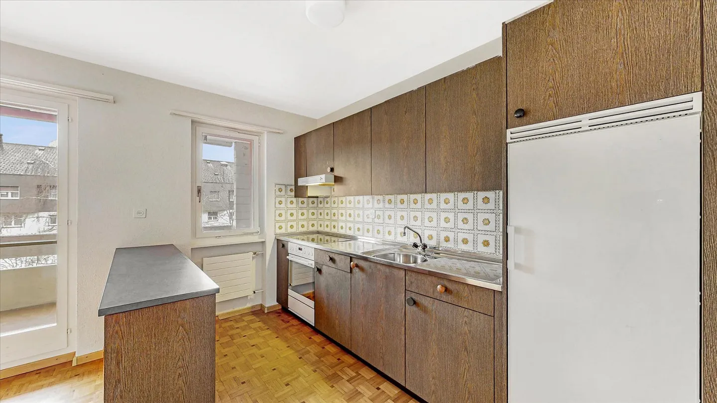 Appartement lumineux de 4,5 pièces avec balcon ensoleillé à Düdingen - Photo 4 sur 10