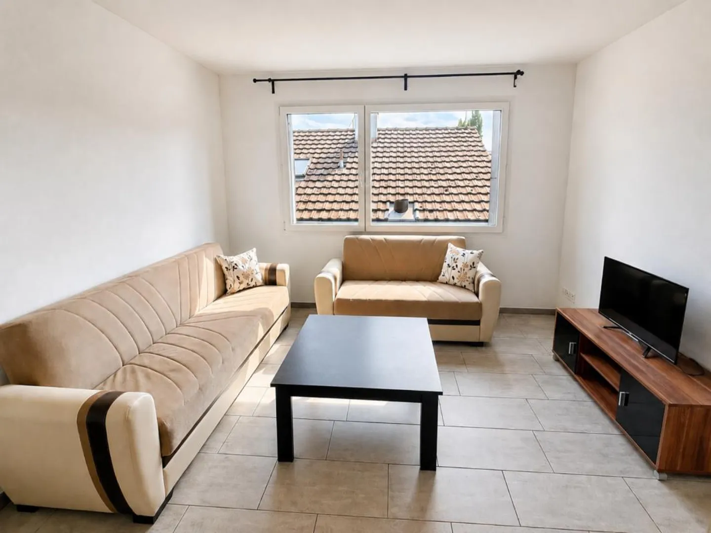 Move in and feel at home - furnished apartment in Frauenfeld - Photo 1 of 5