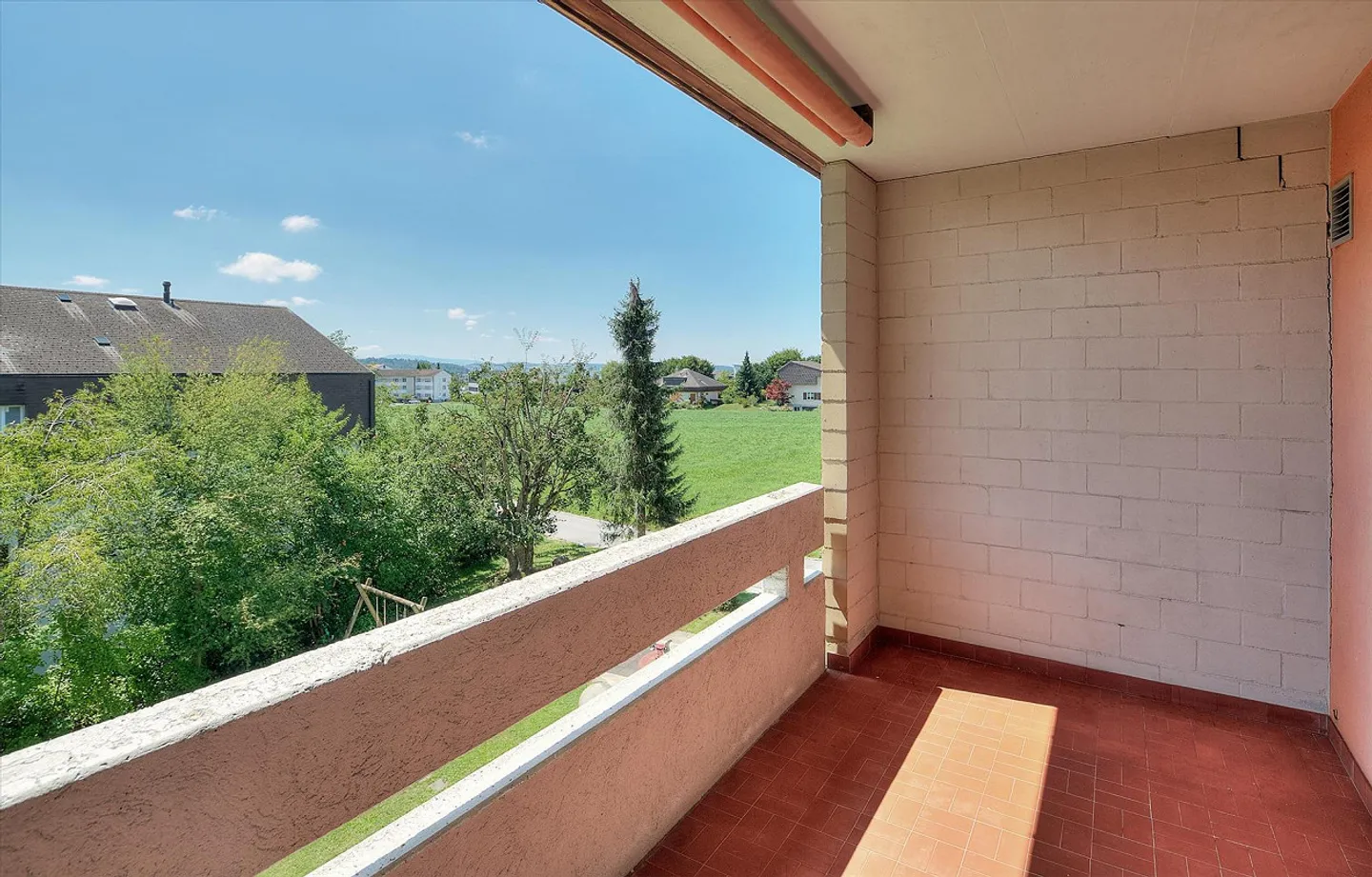 Appartement lumineux de 4,5 pièces avec balcon ensoleillé à Düdingen - Photo 9 sur 10