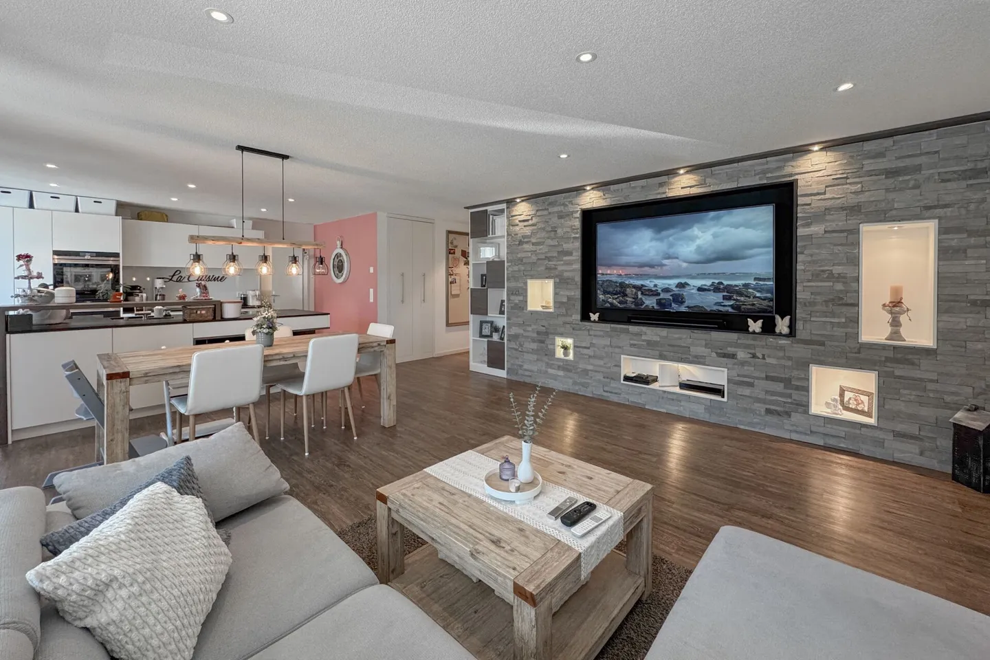 Light, Space, Comfort: Ground Floor Apartment with 4½ Rooms and Large Terrace - Photo 2 of 13