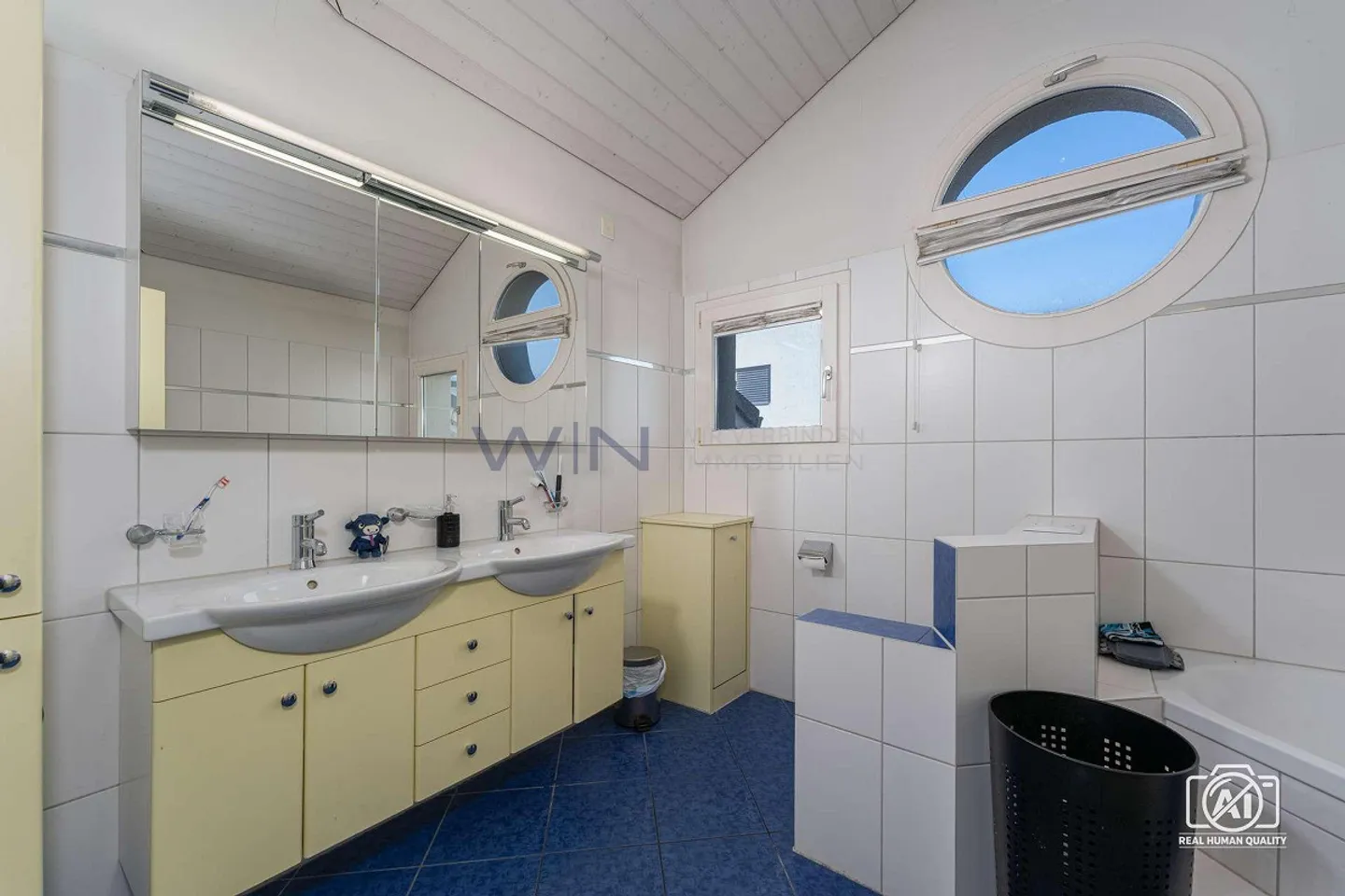 Geräumiges Familienhaus mit Wintergarten - Foto 12 von 13
