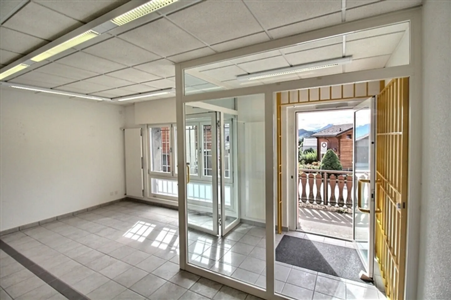 7003. Commercial premises / offices in the center of Chermignon d'en Haut - Photo 3 of 13
