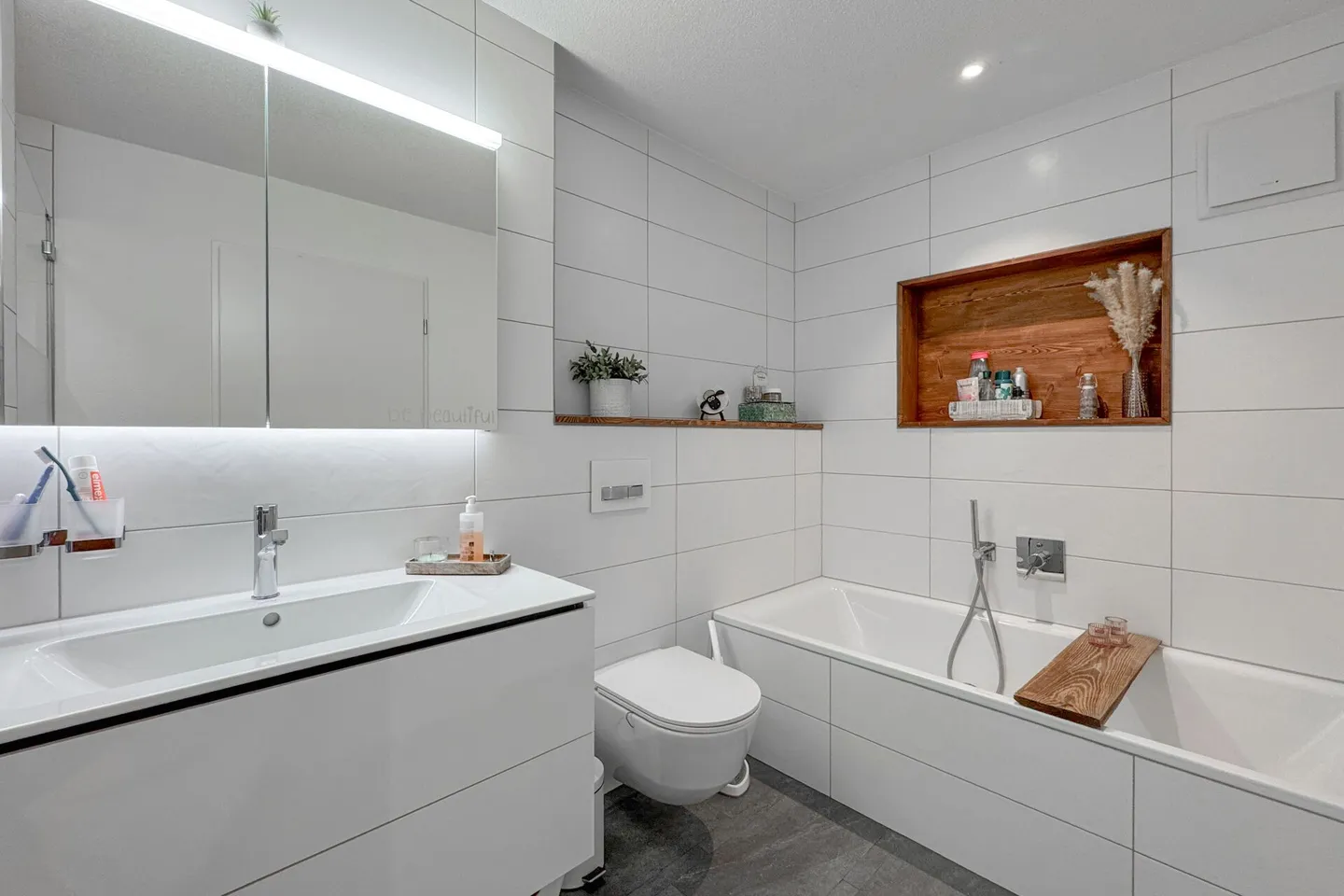 Light, Space, Comfort: Ground Floor Apartment with 4½ Rooms and Large Terrace - Photo 9 of 13