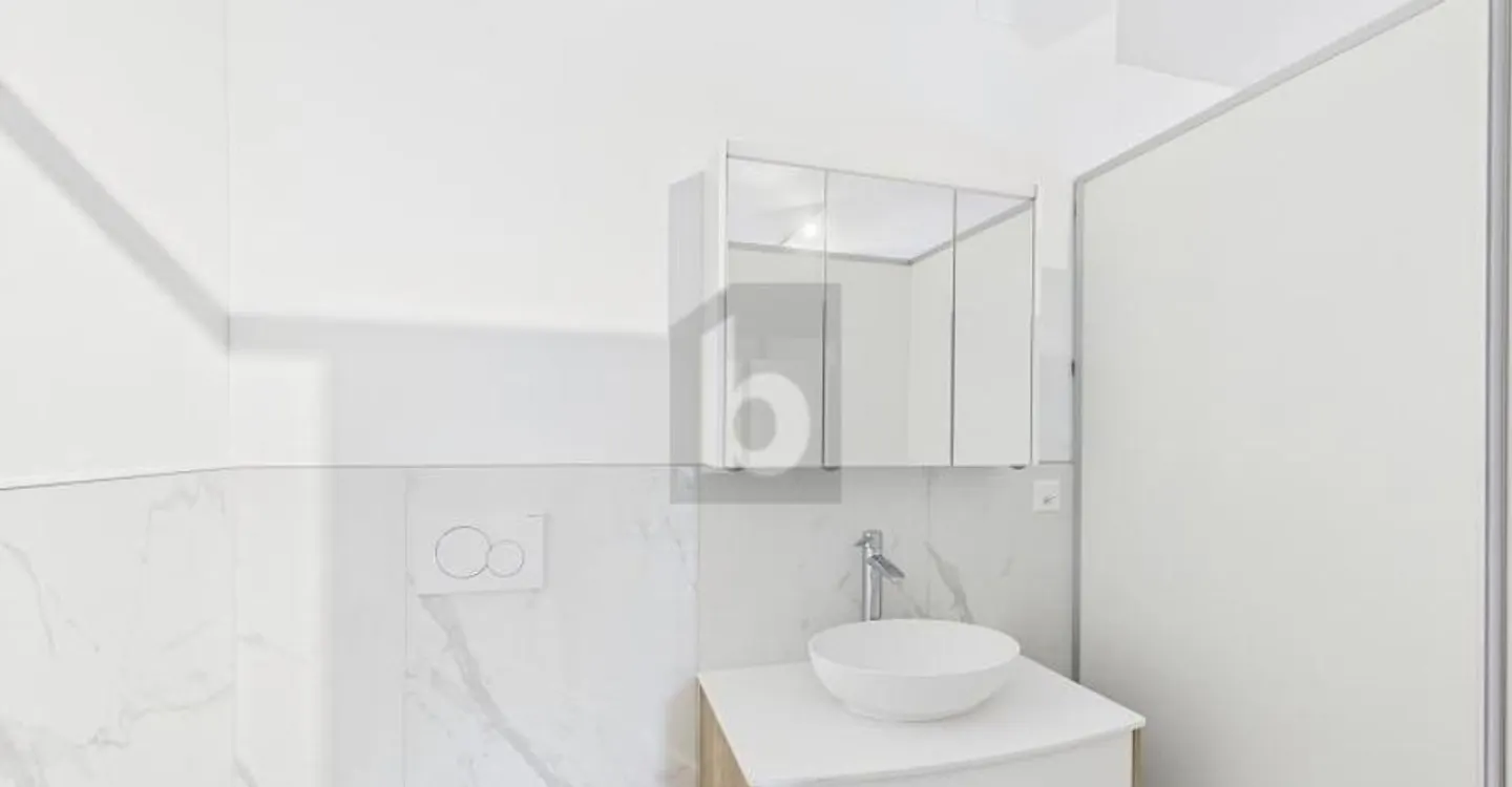 MODERN RENOVATED IN A CENTRAL LOCATION - Photo 4 of 6