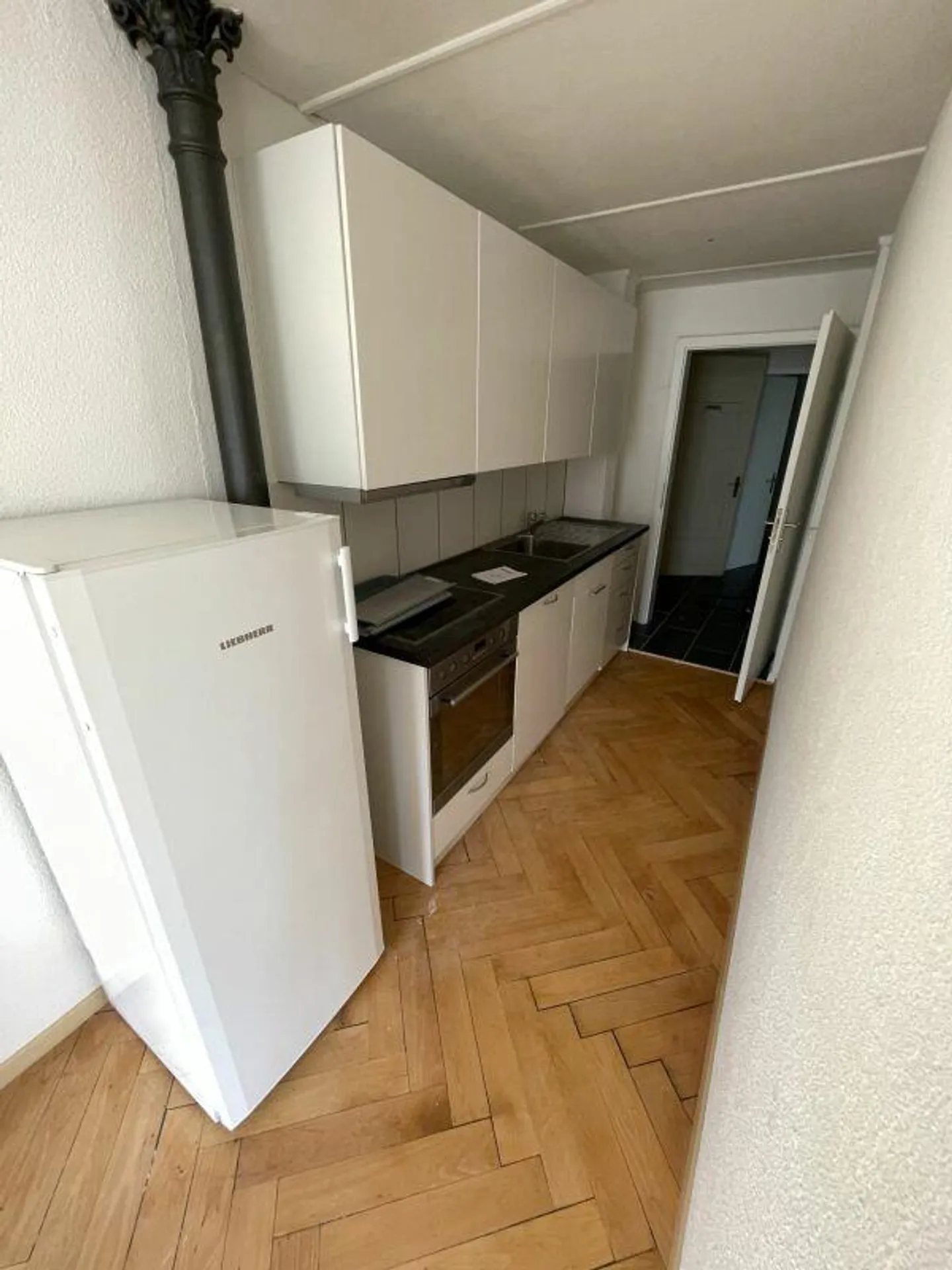 2.5 room apartment in a central location - Photo 3 of 5
