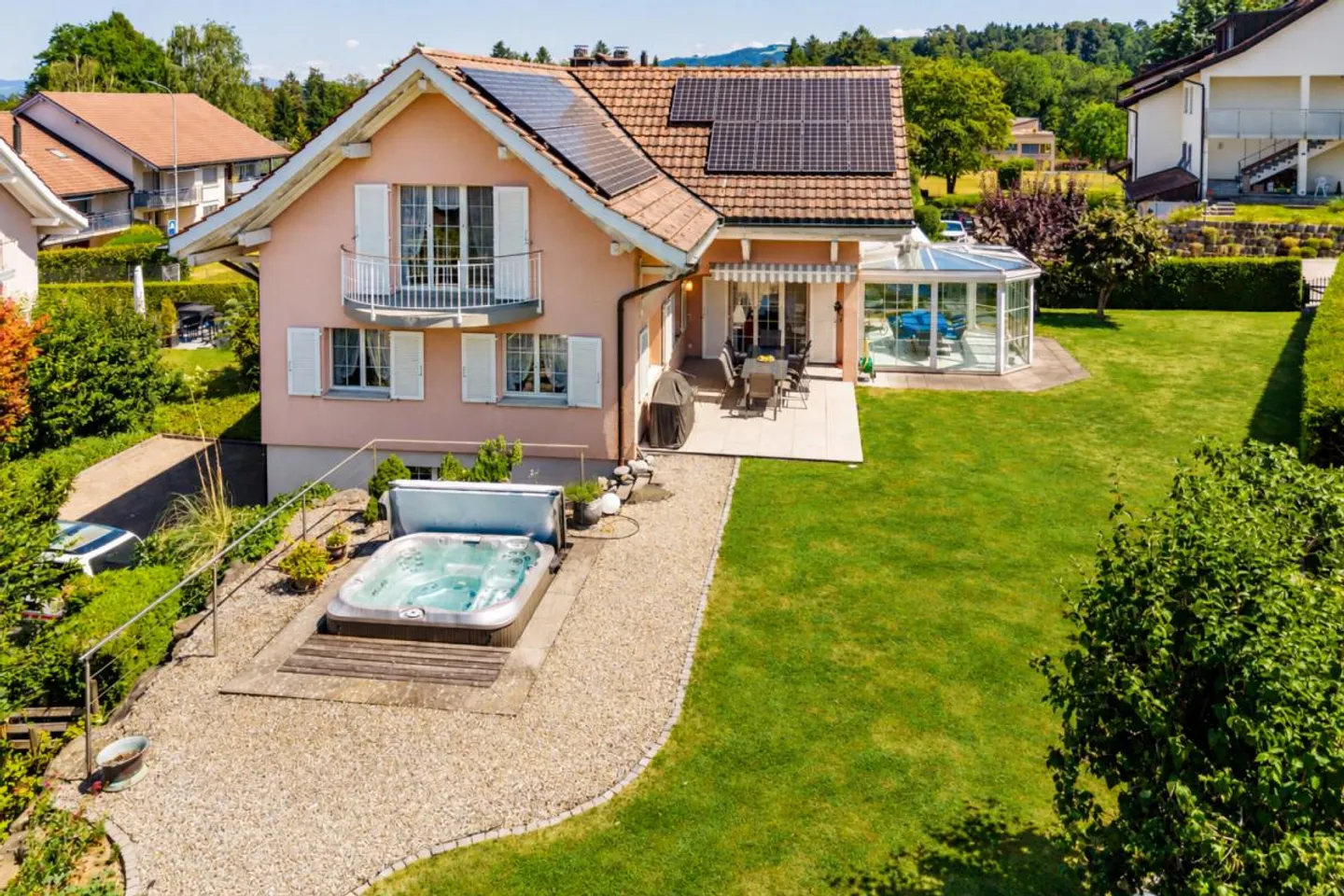 Families pay attention - Single-family house with large garden and many extras - Photo 1 of 9
