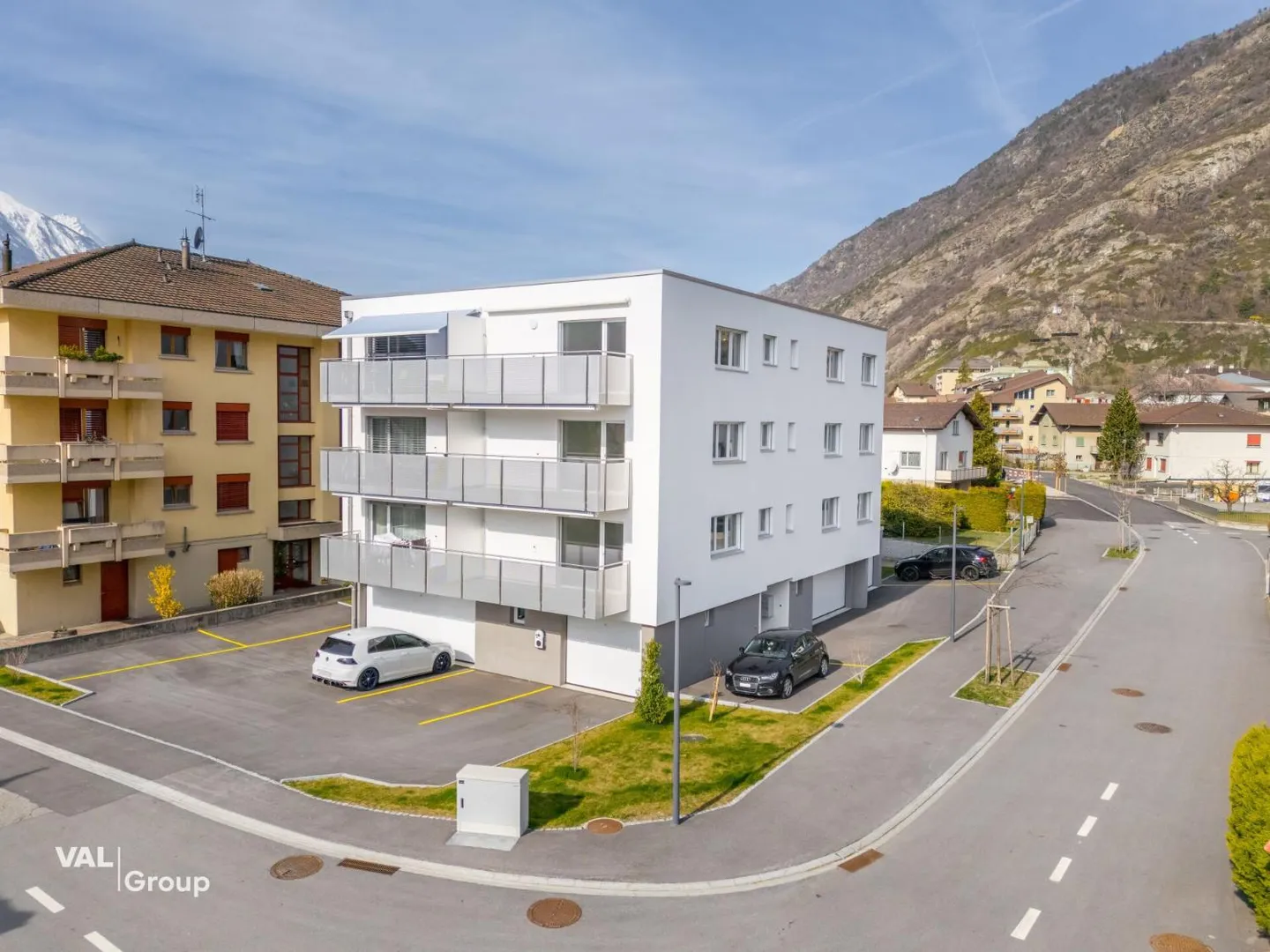 Luminoso appartamento nuovo di 3,5 locali con balcone - Vivere a Steg - Foto 1 di 13