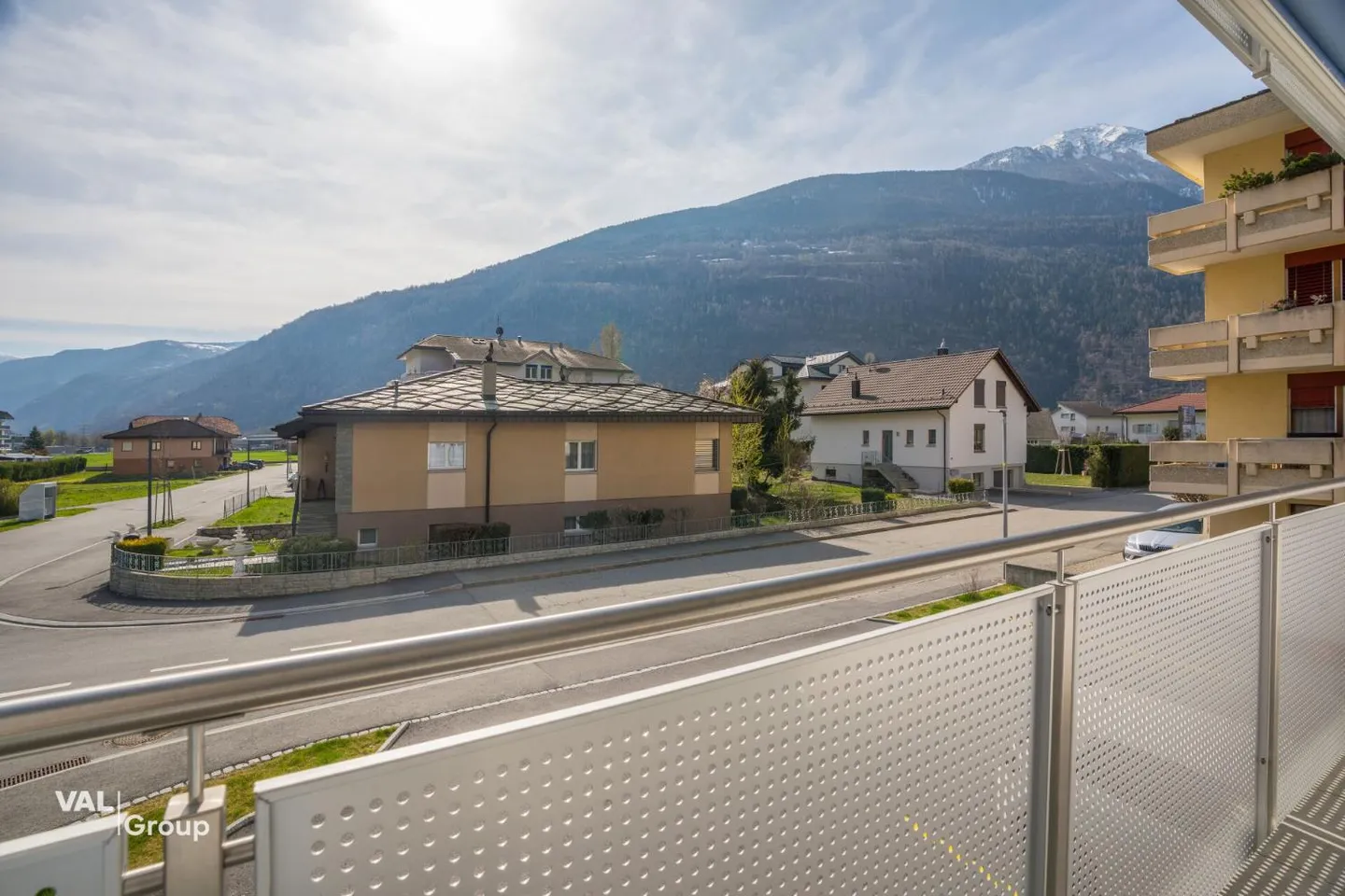 Luminoso appartamento nuovo di 3,5 locali con balcone - Vivere a Steg - Foto 9 di 13