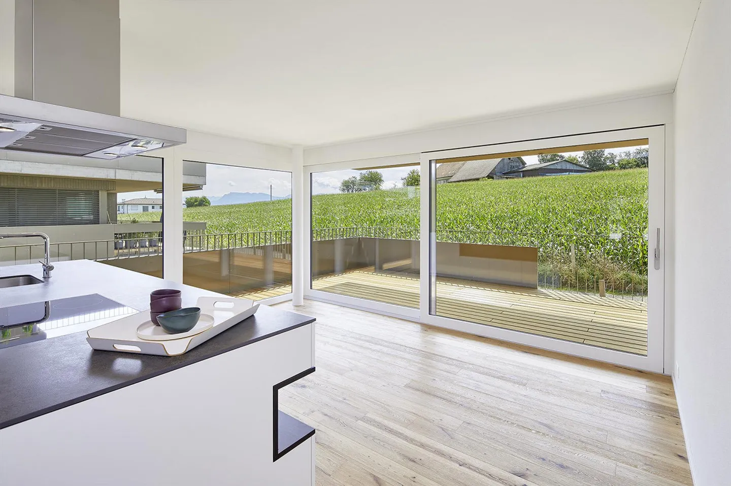 Modern 3.5 room apartment with a panoramic view - Photo 2 of 11