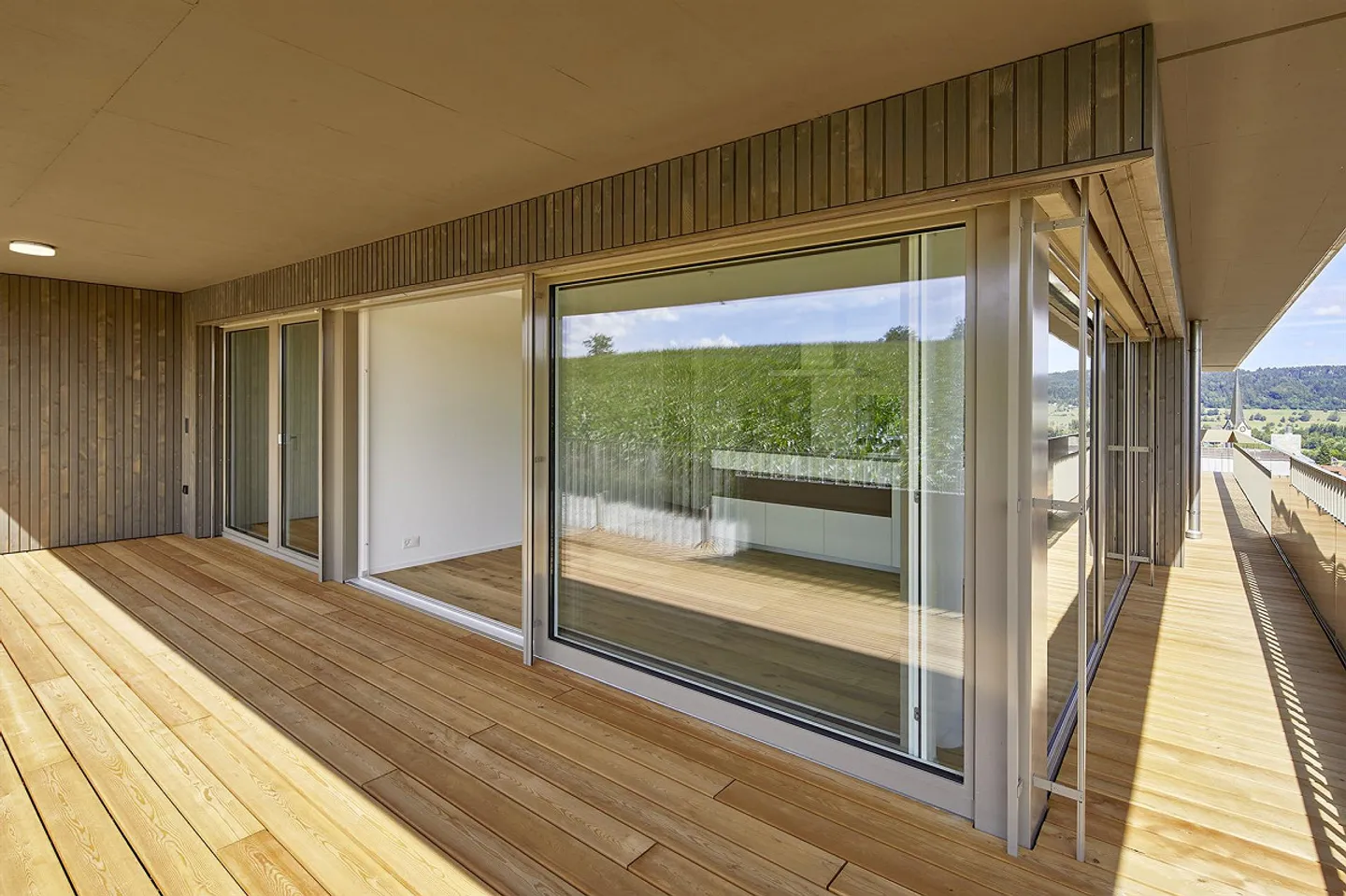 Modern 3.5 room apartment with a panoramic view - Photo 3 of 11