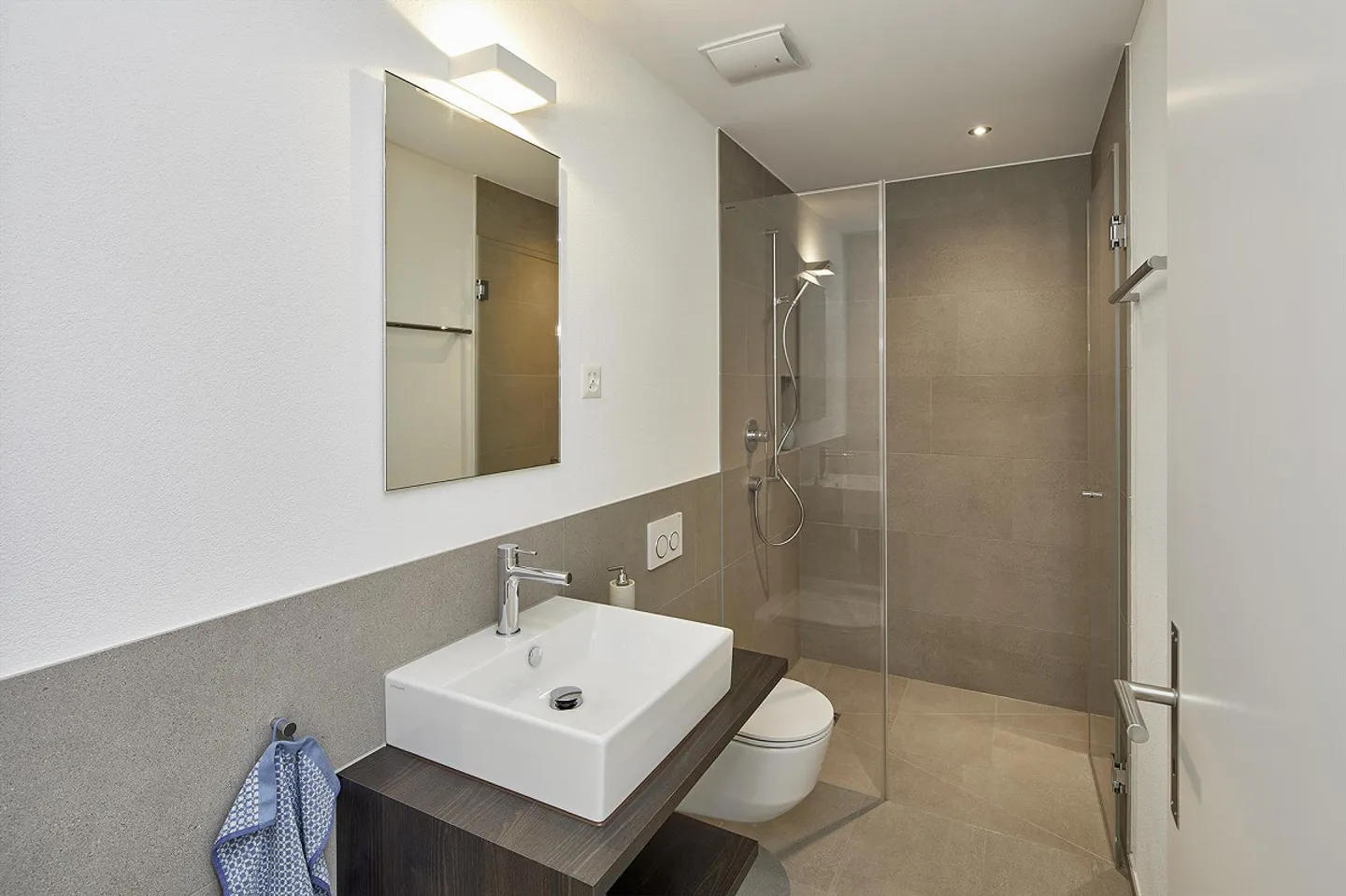 Modern 3.5 room apartment with a panoramic view - Photo 4 of 11