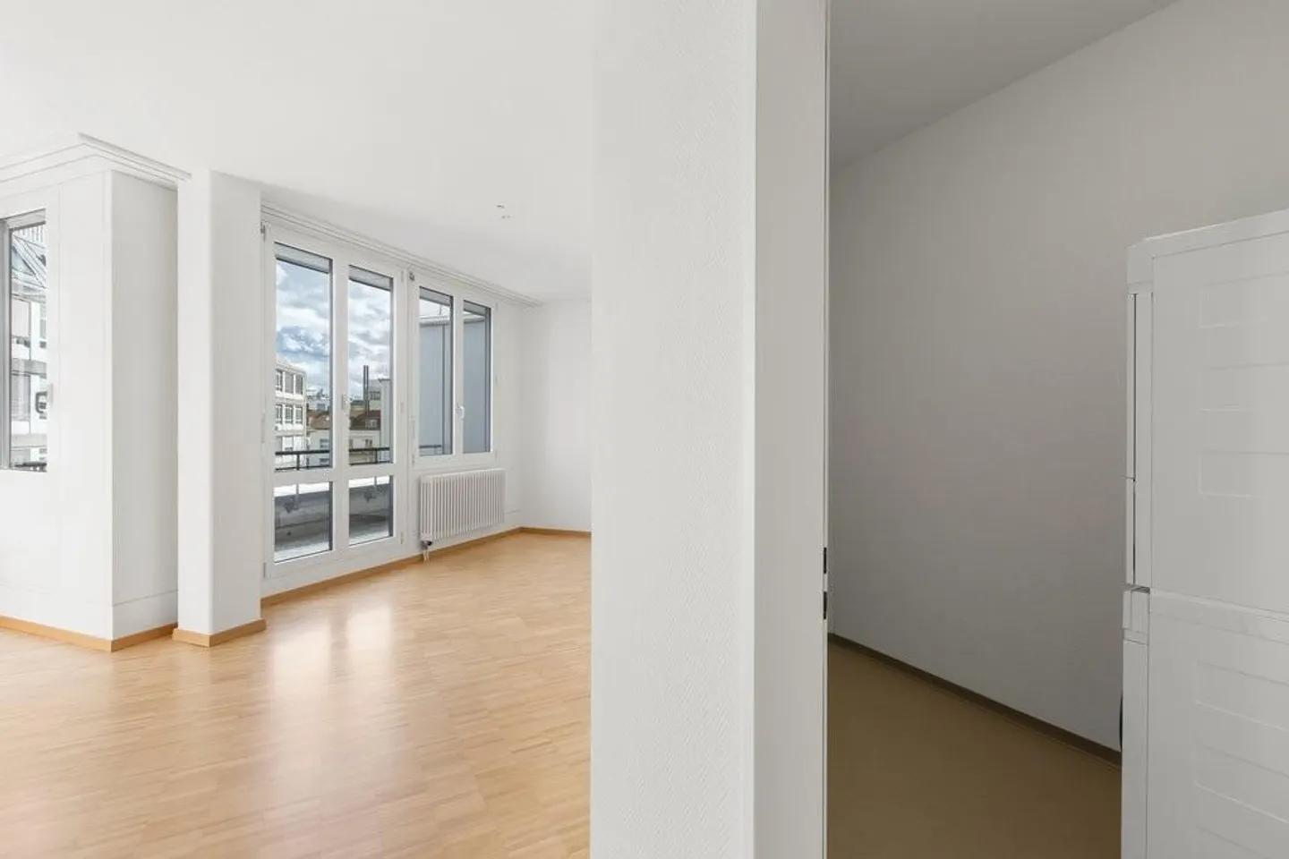 Moderne 4.5-Zimmerwohnung in Zürich - Foto 4 von 12