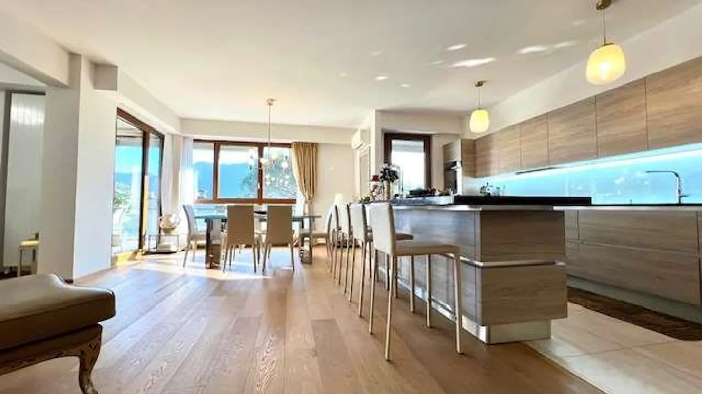 Luxuswohnung in Lugano - Foto 2 von 11