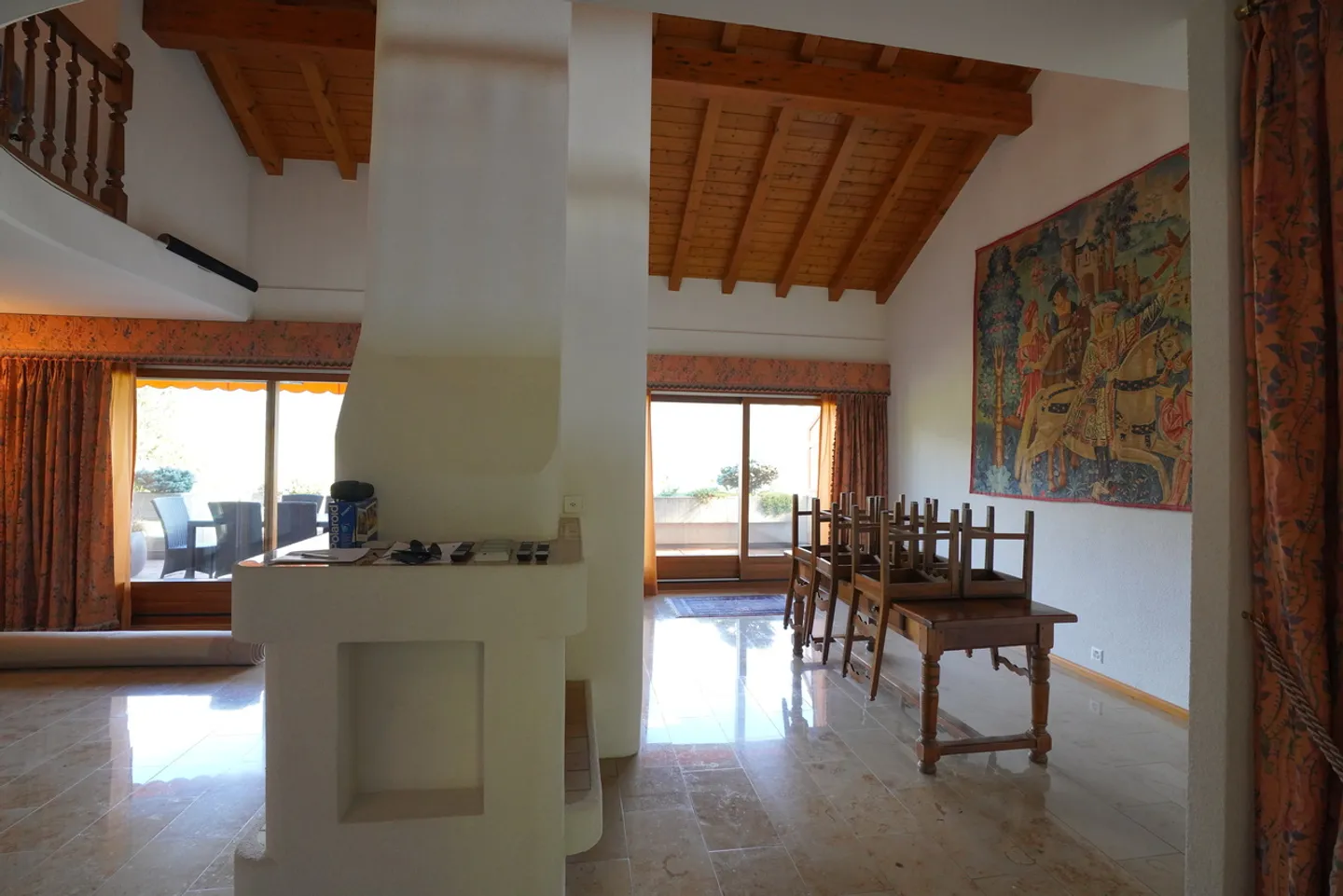 MAGNIFICENT PENTHOUSE FOR RENT IN GRAVELONE - Photo 8 of 27