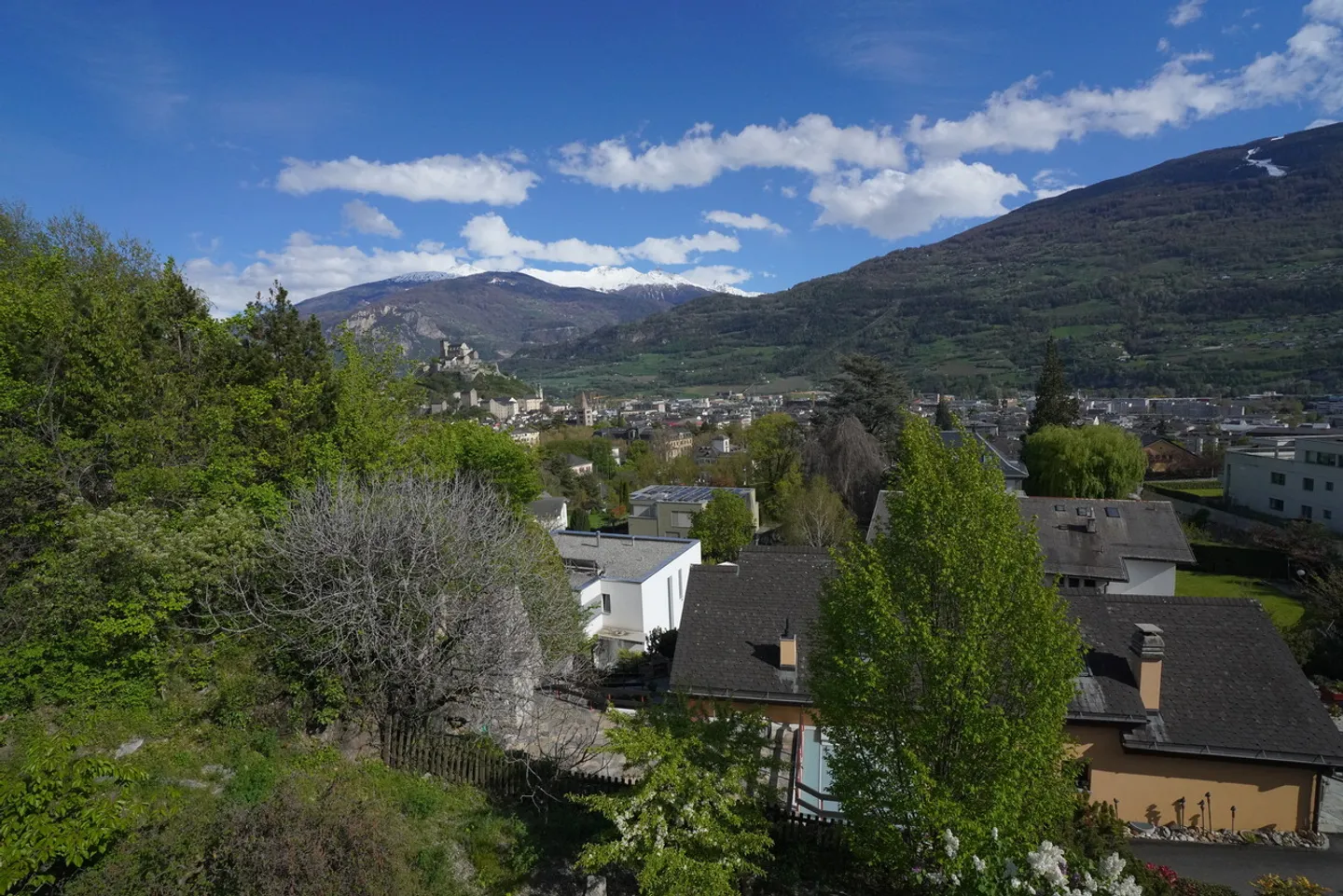 MAGNIFICENT PENTHOUSE FOR RENT IN GRAVELONE - Photo 20 of 27