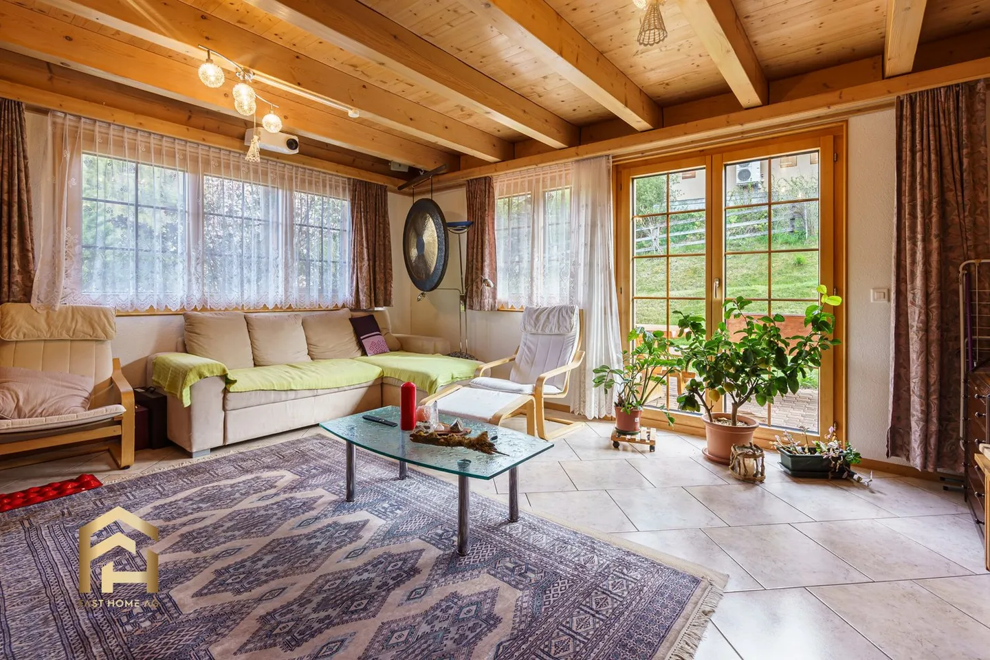 Casa in legno di larice con 5,5 stanze a Unterbäch - Foto 1 di 13