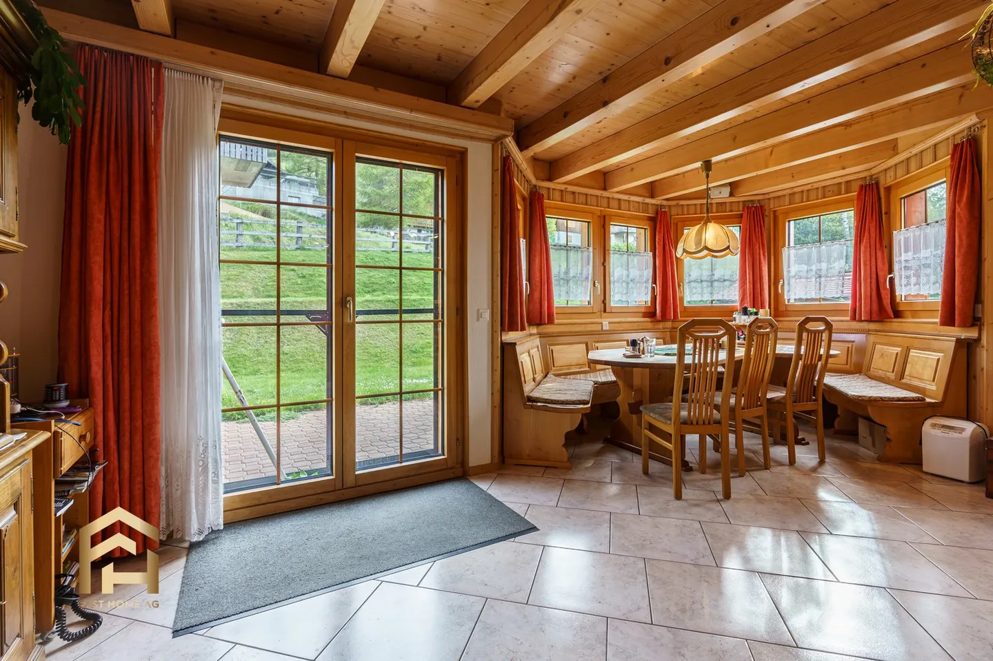 Casa in legno di larice con 5,5 stanze a Unterbäch - Foto 3 di 13