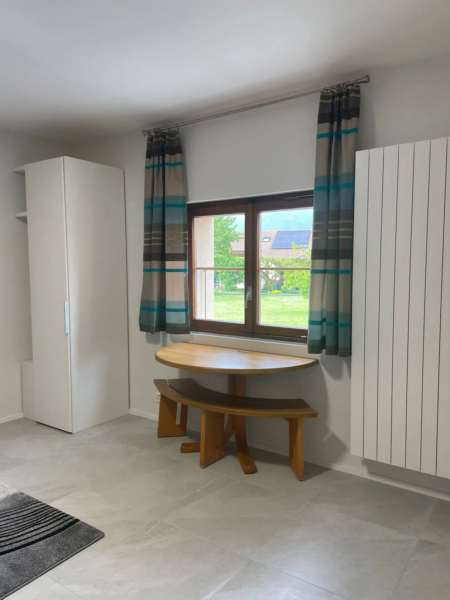 Furnished studio - Photo 3 of 9