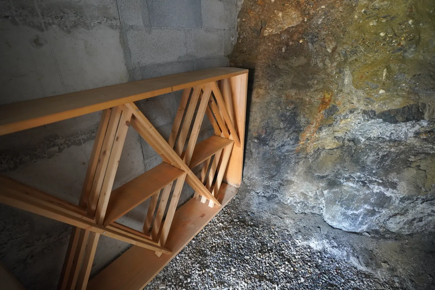 MAGNIFICENT PENTHOUSE FOR RENT IN GRAVELONE - Photo 25 of 27