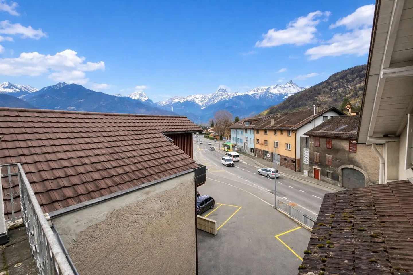 Rare object - Charming triplex 4.5 rooms in the heart of the old village of Collombey - Photo 1 of 12