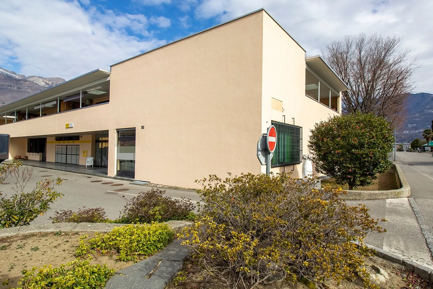 Offices in a Strategic Location - Photo 1 of 9