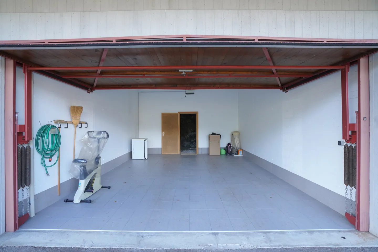 MAGNIFICENT PENTHOUSE FOR RENT IN GRAVELONE - Photo 26 of 27