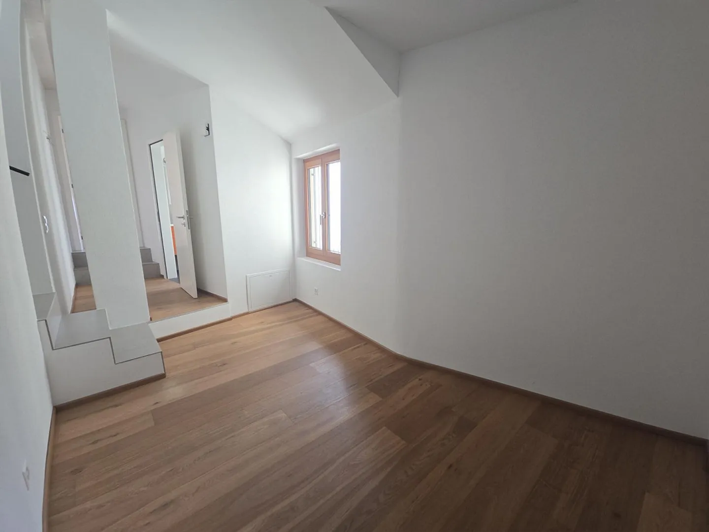 BEAUTIFUL 4.5 ROOM HOUSE RENOVATED WITH LAKE VIEW IN CADEMARIO - Photo 6 of 10