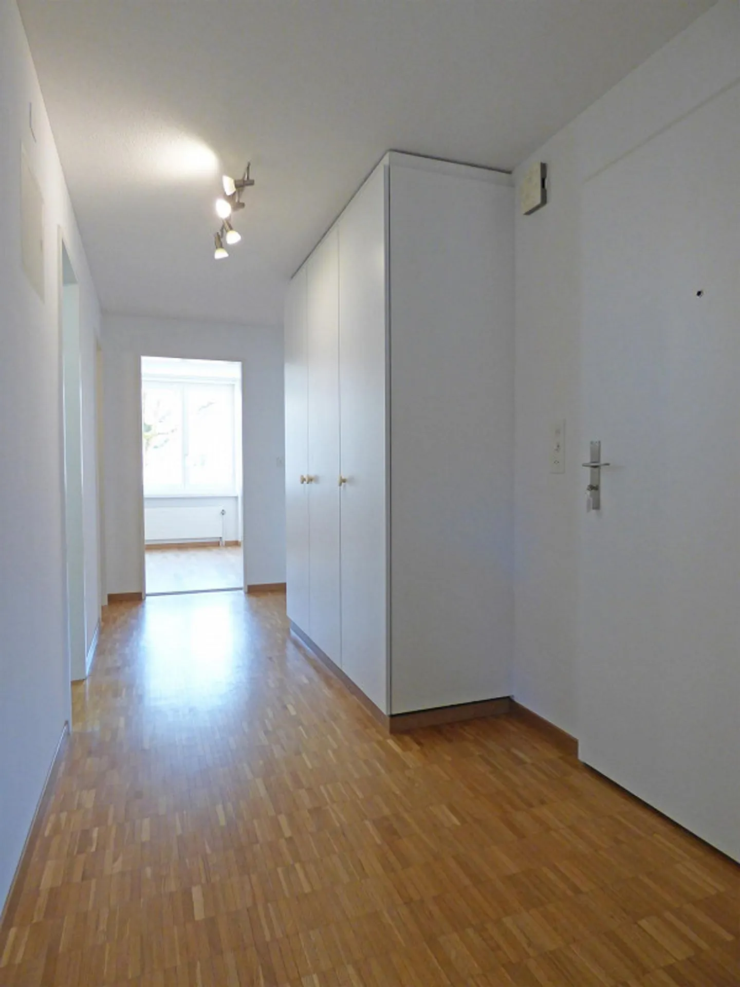 Appartamento attraente 3.5 locali - Foto 3 di 12