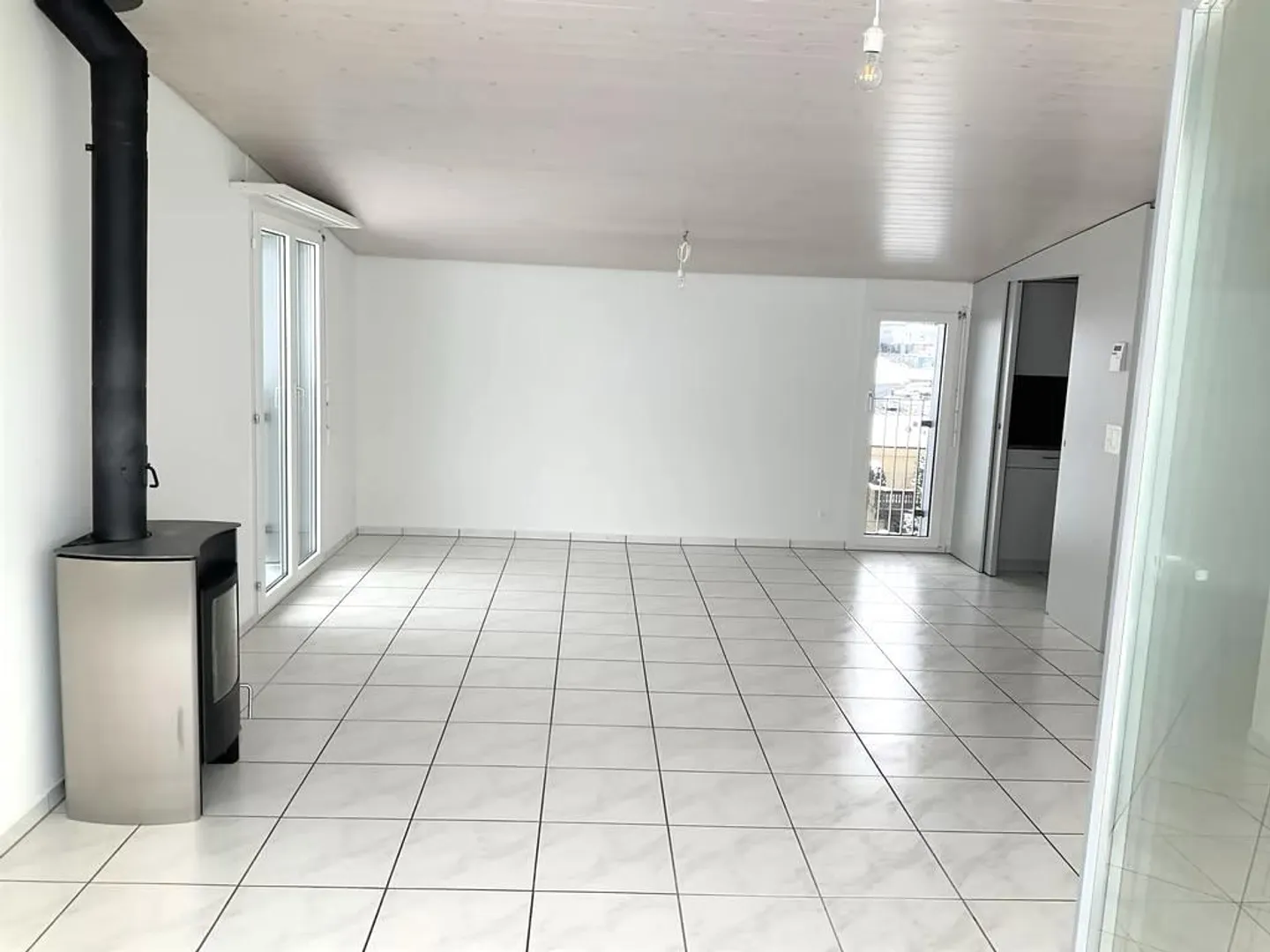 Bright 3.5-room apartment with natural view and plenty of daylight - Photo 3 of 11