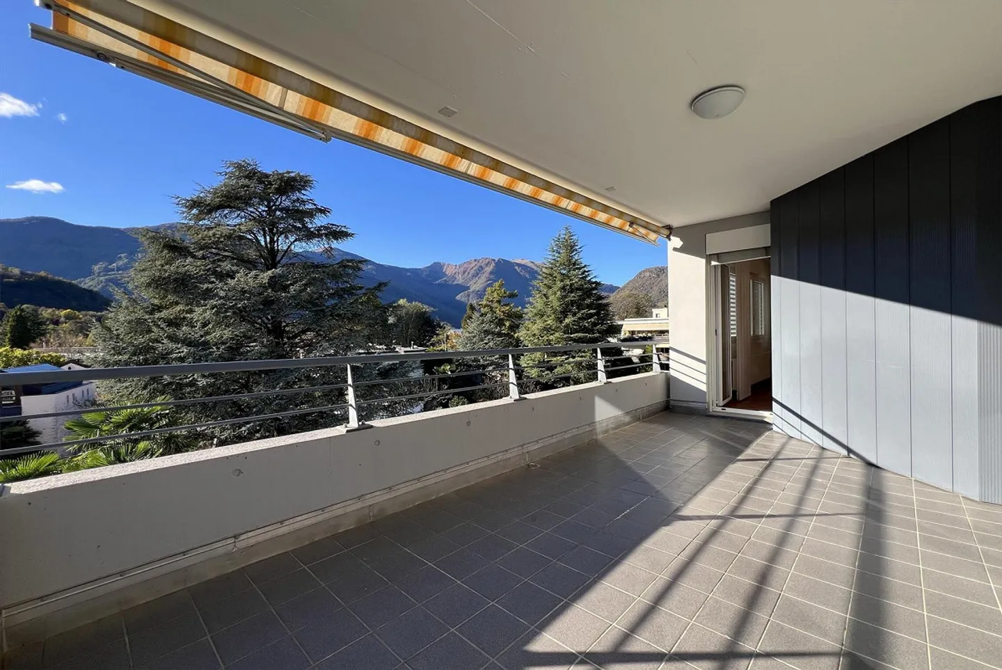 ATTICO SPACIEUX ET LUMINEUX 4.5 AVEC TERRASSE À PONTE CAPRIASCA - Photo 1 sur 10